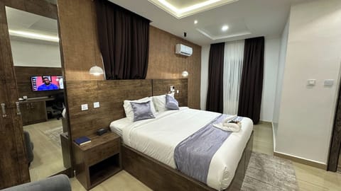 Executive Room, Non Smoking | Desk, WiFi (free)