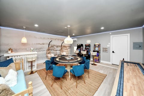 An entertainment oasis all to yourselves. Step inside the ultimate guest clubhouse! Tucked away in this detached lounge, you have a private, fully insulated retreat packed with endless ways to play and relax.