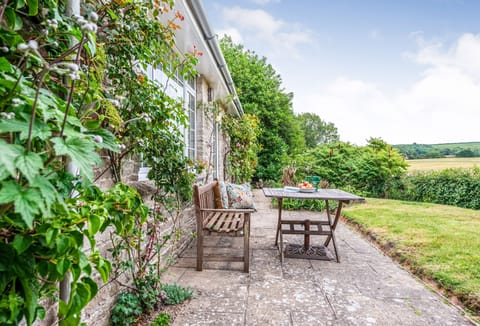 Greygles, Melcombe Bingham: The rear garden - a perfect spot to relax