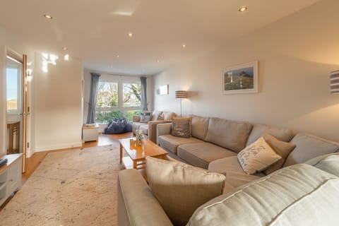 Little Sea Folly, Perranporth. First floor: Sitting room with a television, double sofa bed and views across the village and out to sea