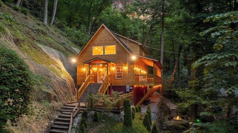 Relaxing setting by the creek with wooded views!