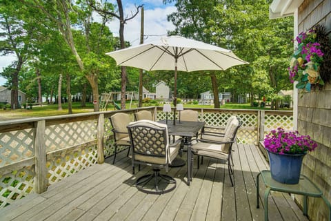 Mashpee Vacation Rental | 2BR | 1BA | 800 Sq Ft | Stairs Required