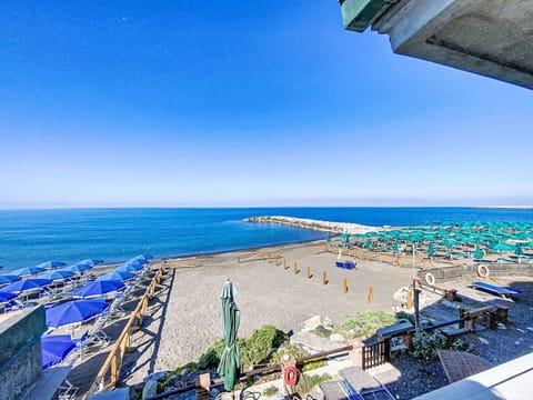 Blue, Body Of Water, Sea, Horizon, Coastal And Oceanic Landforms, Coast, Ocean, Beach, Resort, Shore
