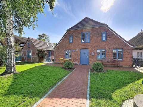 Grass, House, Residential Area, Shrub, Roof, Home, Rural Area, Cottage, Estate, Driveway