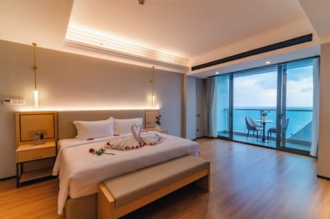 Junior Suite, Balcony, City View | Soundproofing, iron/ironing board (on request), WiFi (free)