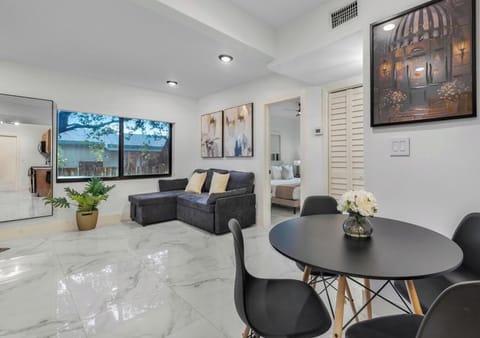 Apartment, Balcony, City View | Interior