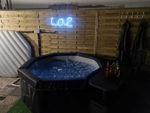 Indoor spa tub