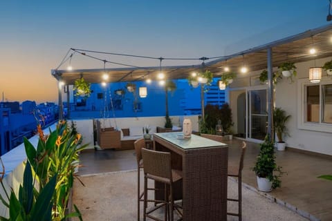 Penthouse, Balcony, City View | Outdoor dining