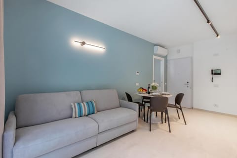 Family Apartment, 1 Bedroom, Balcony, Sea Facing (Nua Boutique Apartaments 11) | Living area