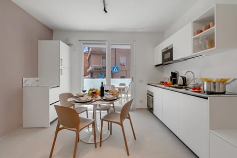 Family Apartment, 2 Bedrooms, Balcony, Sea Facing (Nua Boutique Apartaments 4 Towncentre) | Dining
