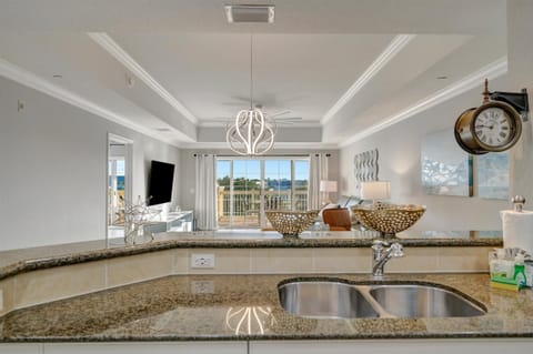 Deluxe Apartment, 3 Bedrooms, Golf View | Interior