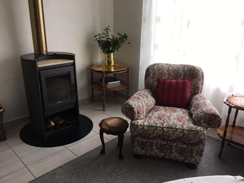 Comfort Cottage, Patio, Mountain View | Living area