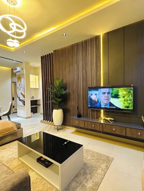 Deluxe Apartment, Balcony, City View | Living area