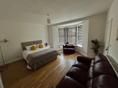 Premium bedding, WiFi (free), individually decorated