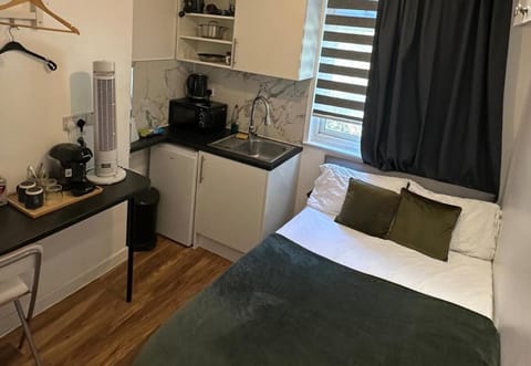 6 bedrooms, iron/ironing board, WiFi (free), bed sheets