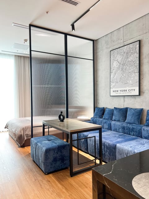 Luxury Apartment, City View | Living area