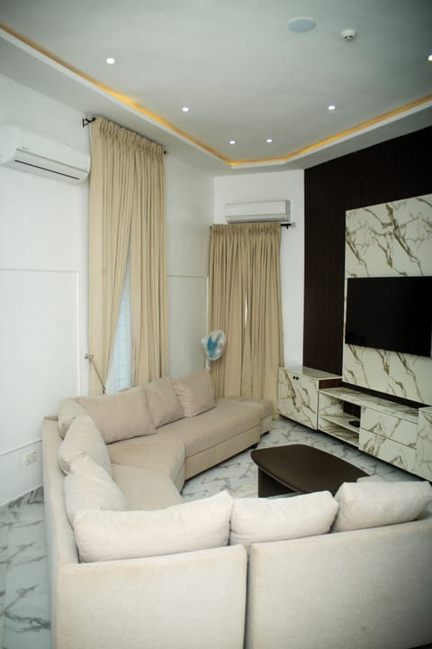 Superior Apartment, 4 Bedrooms, Kitchenette, City View | Living area