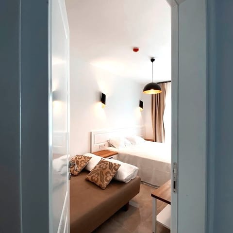 Deluxe Room | WiFi (free), bed sheets