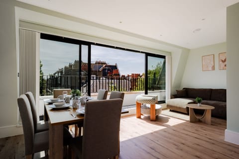 Superior Apartment, Private Bathroom | Lounge