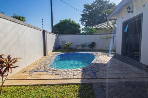 8 outdoor pools