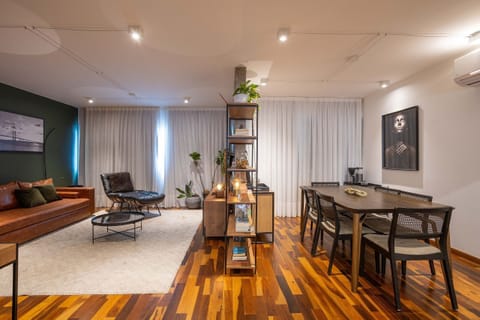 Basic Apartment | Dining