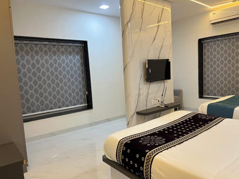 Deluxe Double Room, City View | Desk, free WiFi