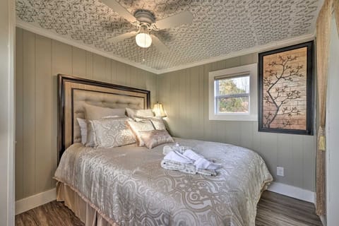 Bedroom | Queen Bed | Patterned Ceiling