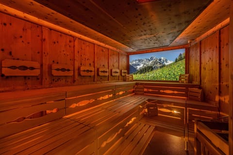 Body treatments, Ayurvedic treatments, massage/treatment rooms, massages