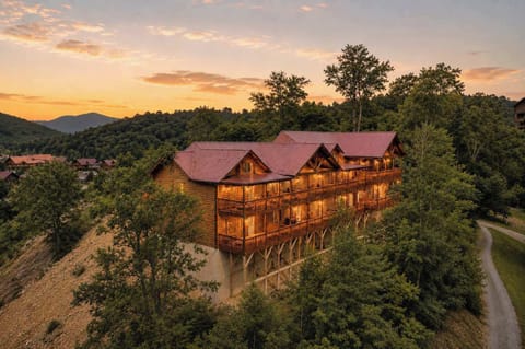 Welcome To Cloud's Rest, A Grand Mountain Escape Designed For Large Groups, Special Occasions, And Unforgettable Getaways!