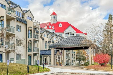 Rivergreen Entrance