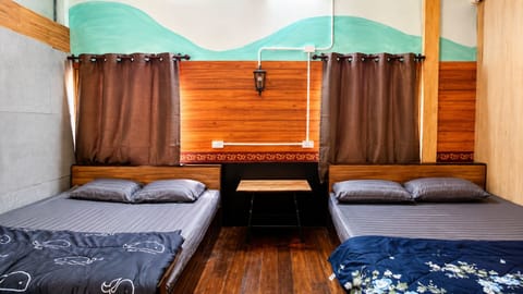 Deluxe Quadruple Room, City View