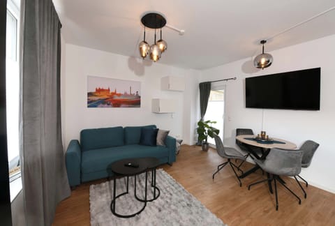 Wohnzimmer mit Essbereich