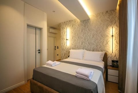 Suite, Balcony, City View | Desk, WiFi (free)