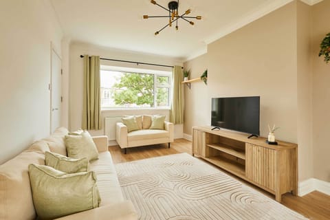 Coastal Cottage, South Shields - Host & Stay