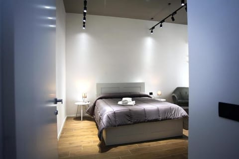 Double Room, Balcony | Iron/ironing board (on request), WiFi (free)