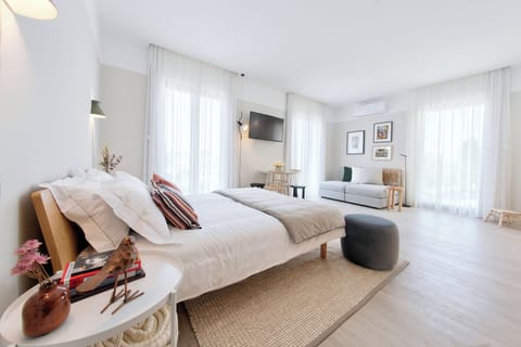 Premium Studio, Canal View | Desk, laptop workspace, WiFi (free)