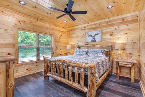 3 bedrooms, individually decorated, individually furnished, bed sheets