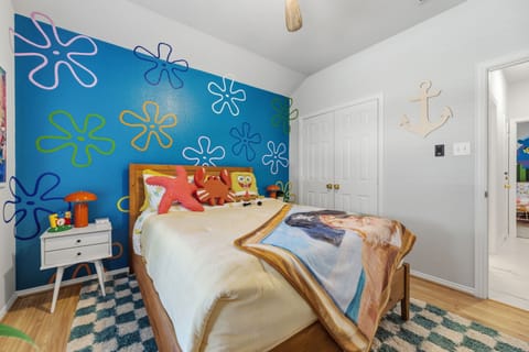 Relax and Unwind – Featuring a plush queen-size bed, this room provides a comfortable space to relax and recharge after a day of exploring.

