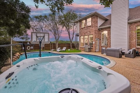 Don’t forget your swimsuits! Whether you’re looking to relax in the jacuzzi or get in a couple of laps, we’ve got you covered!