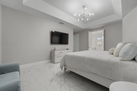 Bedroom 6 image 1