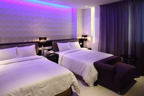 Elite Quadruple Room | Individually decorated, desk, blackout drapes, soundproofing