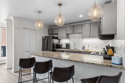 Fully equipped kitchen with bar seating