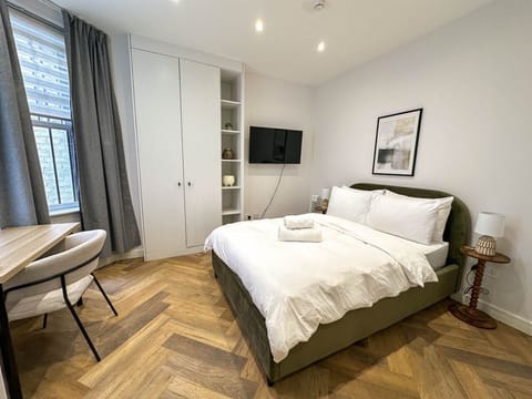 Ensuite studio London