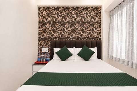 Standard Room, City View | Desk, WiFi (free), bed sheets