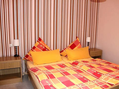 Apartment | 1 bedroom, iron/ironing board, individually furnished, bed sheets