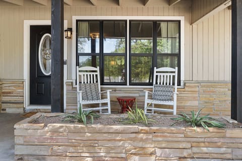 Front Porch w/ Rockers