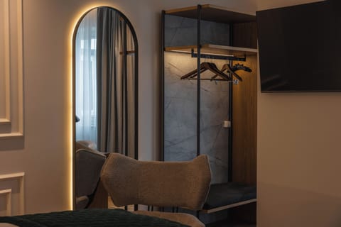 Junior Suite, 1 King Bed with Sofa bed, Courtyard Area | In-room safe, desk, laptop workspace, blackout drapes