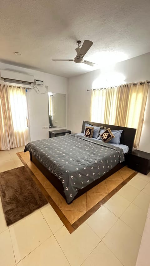 In-room safe, desk, laptop workspace, blackout drapes