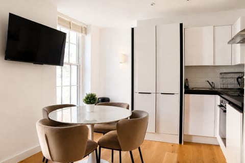 The kitchen and dining area