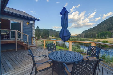 Pine Vacation Rental | 2BR | 2.5BA | 2,237 Sq Ft